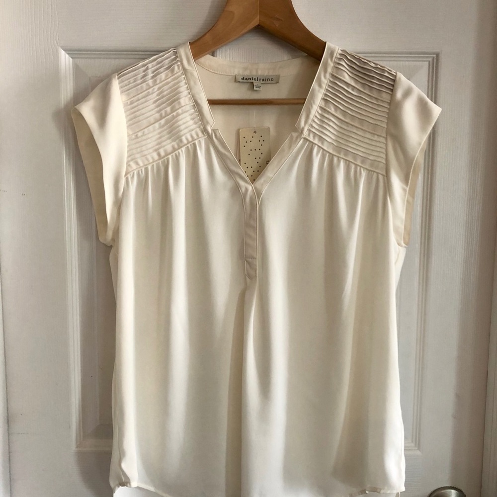 NWT Daniel Rainn Off White Short Sleeve Blouse
